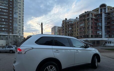 Mitsubishi Outlander III рестайлинг 3, 2014 год, 1 490 000 рублей, 4 фотография