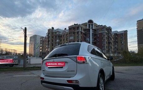 Mitsubishi Outlander III рестайлинг 3, 2014 год, 1 490 000 рублей, 6 фотография