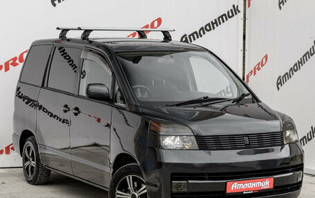 Toyota Voxy II, 2002 год, 695 000 рублей, 3 фотография