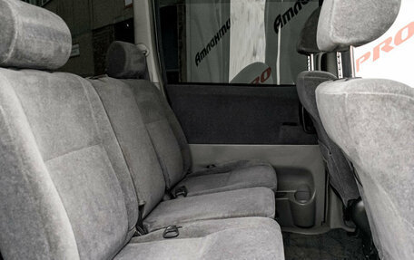 Toyota Voxy II, 2002 год, 695 000 рублей, 17 фотография