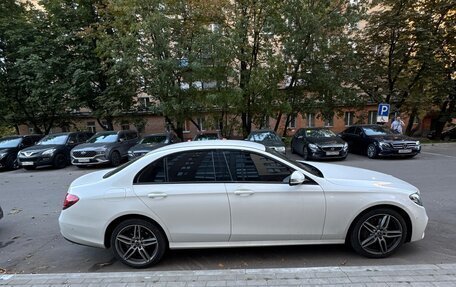 Mercedes-Benz E-Класс, 2019 год, 3 000 000 рублей, 4 фотография