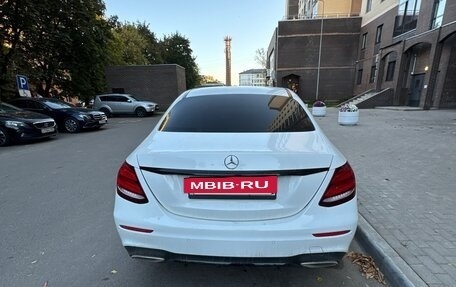Mercedes-Benz E-Класс, 2019 год, 3 000 000 рублей, 3 фотография