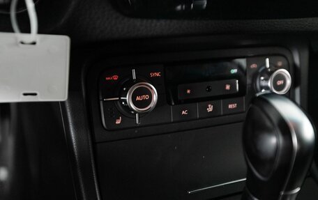 Volkswagen Touareg III, 2012 год, 1 700 000 рублей, 13 фотография