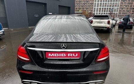 Mercedes-Benz E-Класс, 2019 год, 3 930 000 рублей, 5 фотография