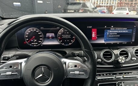 Mercedes-Benz E-Класс, 2019 год, 3 930 000 рублей, 10 фотография