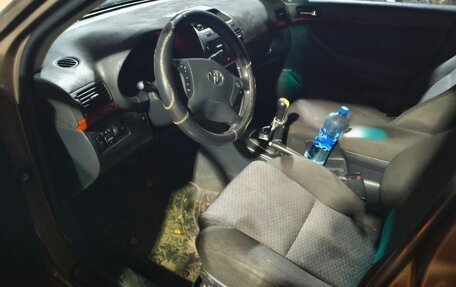 Toyota Avensis III рестайлинг, 2004 год, 470 000 рублей, 4 фотография