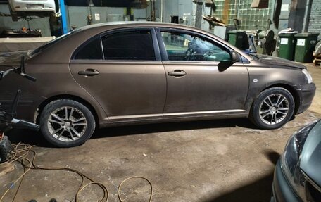 Toyota Avensis III рестайлинг, 2004 год, 470 000 рублей, 5 фотография