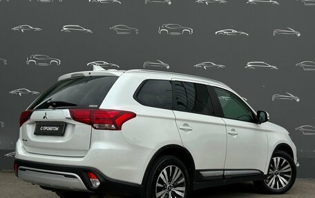 Mitsubishi Outlander III рестайлинг 3, 2021 год, 2 227 800 рублей, 2 фотография