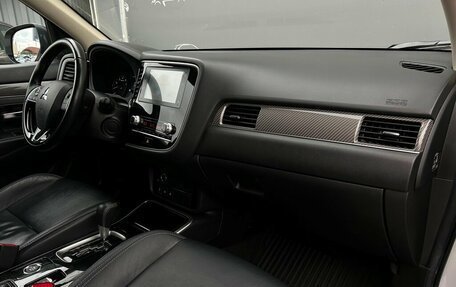 Mitsubishi Outlander III рестайлинг 3, 2021 год, 2 227 800 рублей, 8 фотография