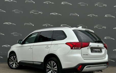 Mitsubishi Outlander III рестайлинг 3, 2021 год, 2 227 800 рублей, 4 фотография