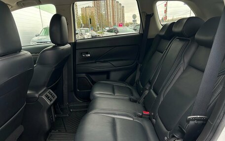 Mitsubishi Outlander III рестайлинг 3, 2021 год, 2 227 800 рублей, 11 фотография