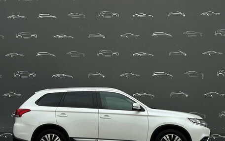 Mitsubishi Outlander III рестайлинг 3, 2021 год, 2 227 800 рублей, 12 фотография