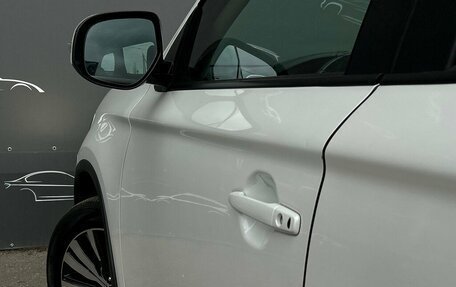 Mitsubishi Outlander III рестайлинг 3, 2021 год, 2 227 800 рублей, 14 фотография