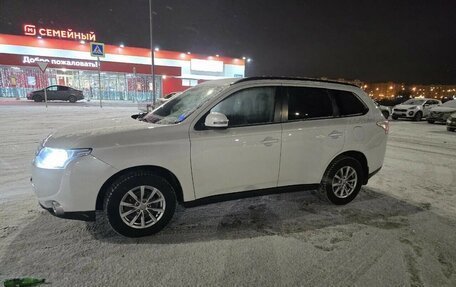 Mitsubishi Outlander III рестайлинг 3, 2013 год, 1 500 000 рублей, 3 фотография