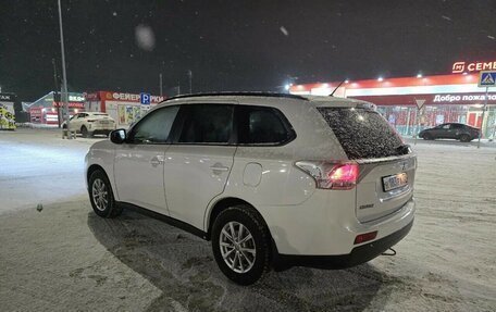 Mitsubishi Outlander III рестайлинг 3, 2013 год, 1 500 000 рублей, 4 фотография