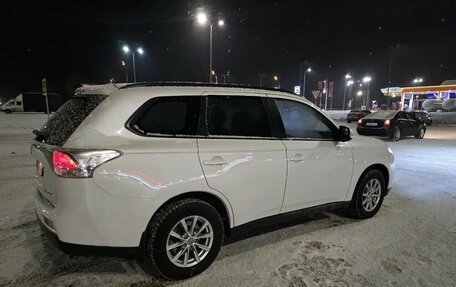 Mitsubishi Outlander III рестайлинг 3, 2013 год, 1 500 000 рублей, 6 фотография
