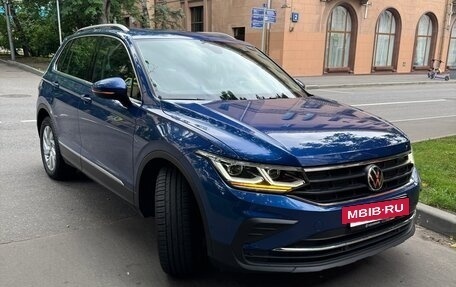 Volkswagen Tiguan II, 2021 год, 3 400 000 рублей, 2 фотография