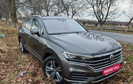 Volkswagen Touareg III, 2019 год, 4 150 000 рублей, 2 фотография