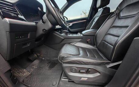 Volkswagen Touareg III, 2019 год, 4 150 000 рублей, 15 фотография