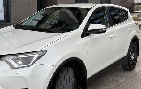 Toyota RAV4, 2017 год, 1 915 000 рублей, 2 фотография