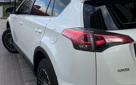 Toyota RAV4, 2017 год, 1 915 000 рублей, 6 фотография