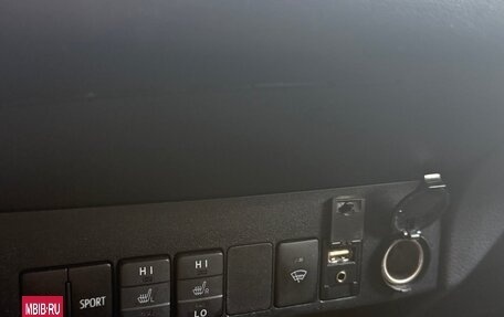 Toyota RAV4, 2017 год, 1 915 000 рублей, 10 фотография