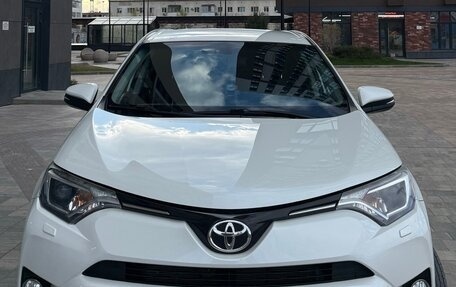 Toyota RAV4, 2017 год, 1 915 000 рублей, 3 фотография