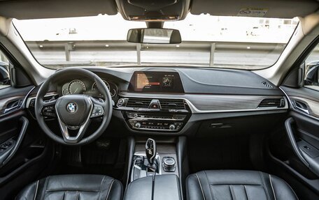 BMW 5 серия, 2019 год, 3 358 000 рублей, 14 фотография