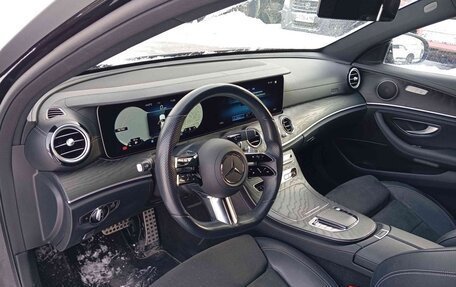 Mercedes-Benz E-Класс, 2022 год, 4 960 000 рублей, 5 фотография