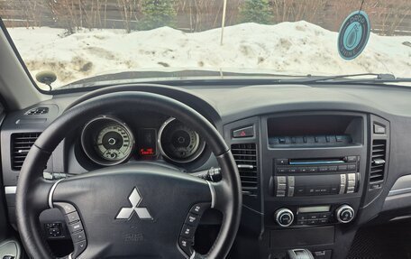 Mitsubishi Pajero IV, 2011 год, 2 050 000 рублей, 2 фотография