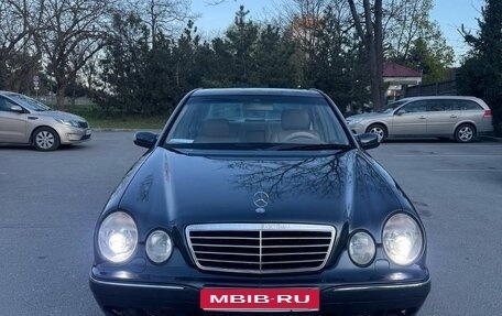 Mercedes-Benz E-Класс, 1999 год, 850 000 рублей, 1 фотография