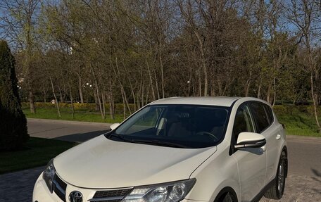 Toyota RAV4, 2015 год, 1 790 000 рублей, 2 фотография