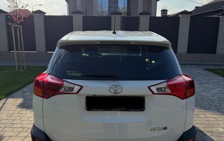 Toyota RAV4, 2015 год, 1 790 000 рублей, 4 фотография