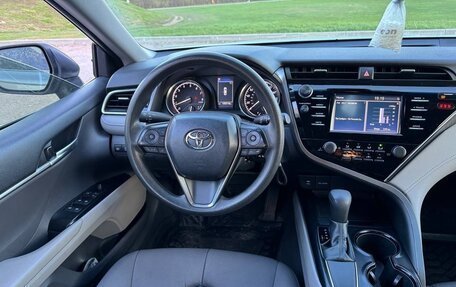 Toyota Camry, 2018 год, 2 200 000 рублей, 10 фотография