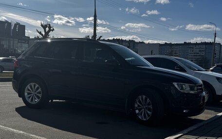 Volkswagen Tiguan II, 2018 год, 1 995 000 рублей, 3 фотография