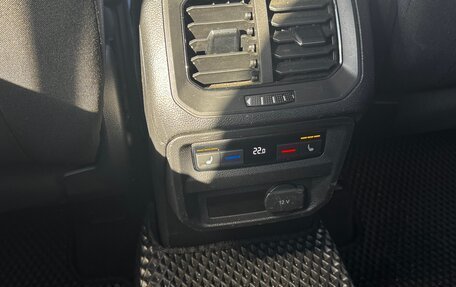 Volkswagen Tiguan II, 2018 год, 1 995 000 рублей, 6 фотография