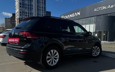 Volkswagen Tiguan II, 2018 год, 1 995 000 рублей, 4 фотография