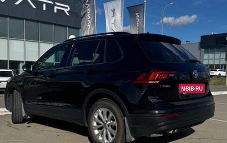 Volkswagen Tiguan II, 2018 год, 1 995 000 рублей, 2 фотография