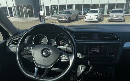 Volkswagen Tiguan II, 2018 год, 1 995 000 рублей, 12 фотография