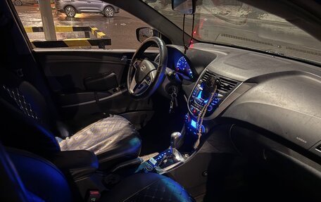 Hyundai Solaris II рестайлинг, 2012 год, 1 200 000 рублей, 7 фотография