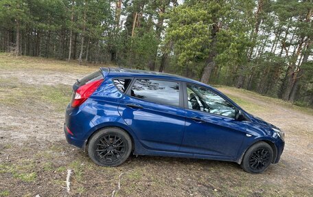 Hyundai Solaris II рестайлинг, 2015 год, 1 100 000 рублей, 3 фотография