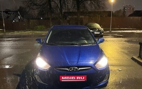 Hyundai Solaris II рестайлинг, 2012 год, 1 200 000 рублей, 5 фотография