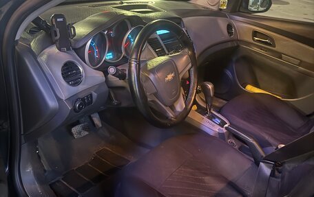 Chevrolet Cruze II, 2010 год, 500 000 рублей, 3 фотография