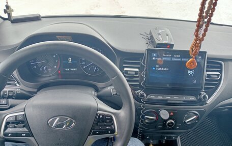 Hyundai Solaris II рестайлинг, 2021 год, 1 390 000 рублей, 7 фотография