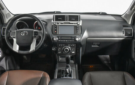 Toyota Land Cruiser Prado 150 рестайлинг 2, 2017 год, 3 600 000 рублей, 13 фотография