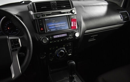 Toyota Land Cruiser Prado 150 рестайлинг 2, 2017 год, 3 600 000 рублей, 23 фотография