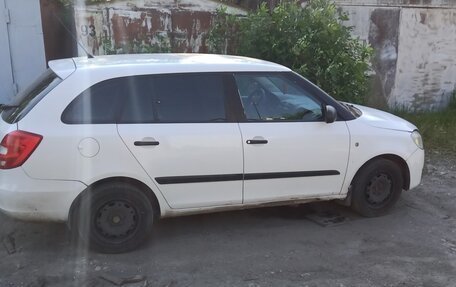 Skoda Fabia II, 2008 год, 240 000 рублей, 2 фотография