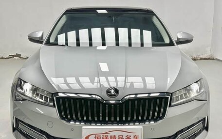 Skoda Superb III рестайлинг, 2022 год, 1 730 000 рублей, 2 фотография