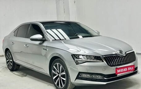 Skoda Superb III рестайлинг, 2022 год, 1 730 000 рублей, 3 фотография