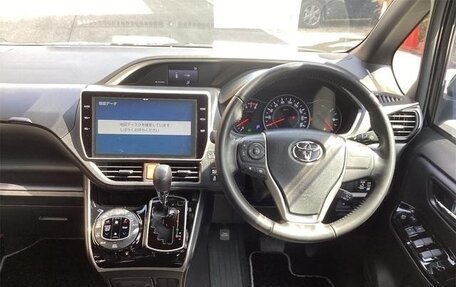 Toyota Voxy III, 2021 год, 1 870 000 рублей, 8 фотография